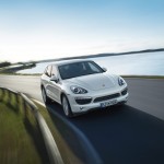 Sand White Porsche Cayenne S Hybrid 2011 3000x1560 wallpaper Front angle view