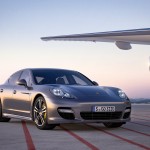 2012 Porsche Panamera Turbo S Wallaper Front angle view